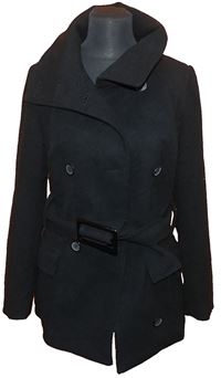 Dámský černý flaušový kabát s páskem