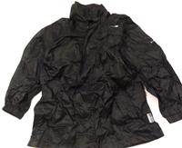 Černá šusťáková podzimní bunda s kapucí zn. Trespass 