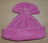 Růžová fleecová oteplená čepička s výšivkami
