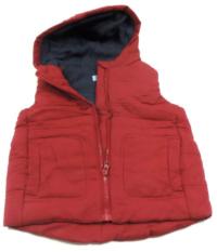 Červená šusťáková zateplená vesta s kapucí zn. F&F