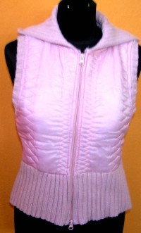 Dámská růžová pleteno-šusťáková vesta s kapucí