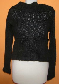 Dámský černý svetr s límcem