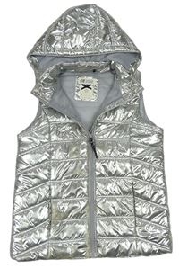 Stříbrná šusťáková prošívaná zateplená vesta s kapucí zn. H&M
