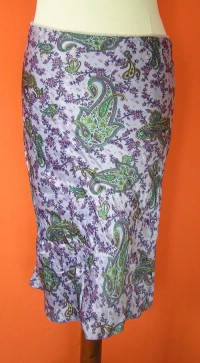 Dámská fialová sukně s barevnými květy