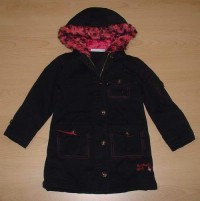 Černý zimní 3/4 kabátek s kapucí a nápisem