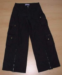 Černé šusťákové kalhoty s kapsami