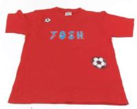 Červené tričko s nápisem a míči