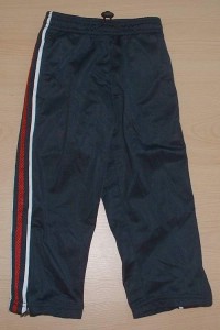 Tmavomodré sportovní kalhoty s proužky