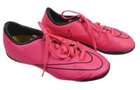 Křiklavě růžové sportovní botasky s logem zn. Nike vel. 33
