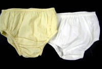 2x bílé kalhotky + béžové kalhotky na plínky