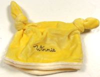 Žlutá sametová čepička s nápisem zn. Disney 