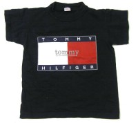 Tmavomodré tričko s potiskem zn. Tommy Hilfiger