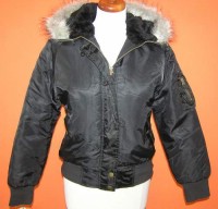 Dámská černá šusťáková zateplená bunda s kapucí