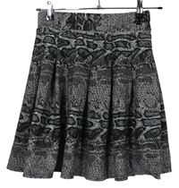 Dámská šedo-černá vzorovaná sukně zn. PrettyLittle Thing