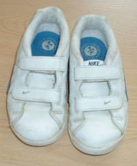 Bílé botky s výšivkou zn. Nike vel. 27