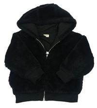 Černá chlupatá zateplená bunda s kapucí zn. F&F