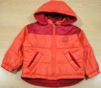 Oranžovo-červená šusťáková zimní bundička s nášivkou a kapucí