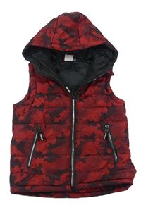 Červeno-černá vzorovaná šusťáková zateplená vesta s kapucí 