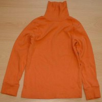 Oranžové triko s rolákem