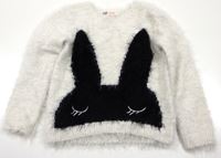 Bílo-černý chlupatý svetr s králíčkem zn. H&M
