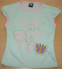 Zelené tričko s kytičkami a motýlkem