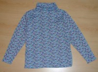 Modré triko s květinový potiskem a roláčkem