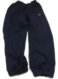 Tmavomodré šusťákové kalhoty s pruhy zn. Nike;vel. 10-12 let