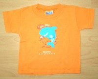 Oranžové tričko se žralokem