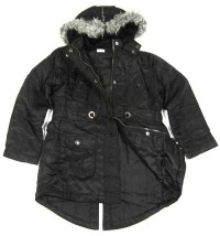 Černý šusťákový zimní kabátek s kapucí