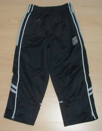 Černé sportovní kalhoty s číslem a pruhy zn. REBEL 