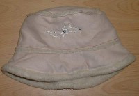 Béžový semišový zimní klobouček s kytičkami zn. Adams