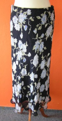 Dámská černá sukně s modro-bílými květy zn. Marks&Spencer