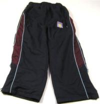 Tmavomodro-vínové šusťákové kalhoty s výšivkou 