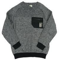 Černo-bílý melírovaný svetr s kapsou s nápisy zn. F&F