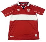 Červeno-bílý fotbalový dres s erbem Hummel 