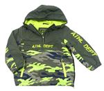 Khaki-army šusťáková jarní lehce zateplená bunda s kapucí a nápisem C&A