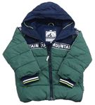 Zeleno-tmavomodrá šusťáková zimní bunda s nápisem a kapucí WE