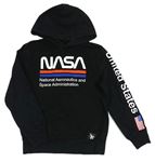 Černá mikina s nápisem - NASA a vlajkou a kapucí