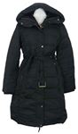 Dámský černý šusťákový zimní péřový kabát s páskem a kapucí Zara 