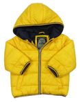 Žlutá šusťáková prošívaná lehká zateplená bunda s kapucí F&F
