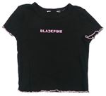 Černé žebrované crop tričko s nápisem 